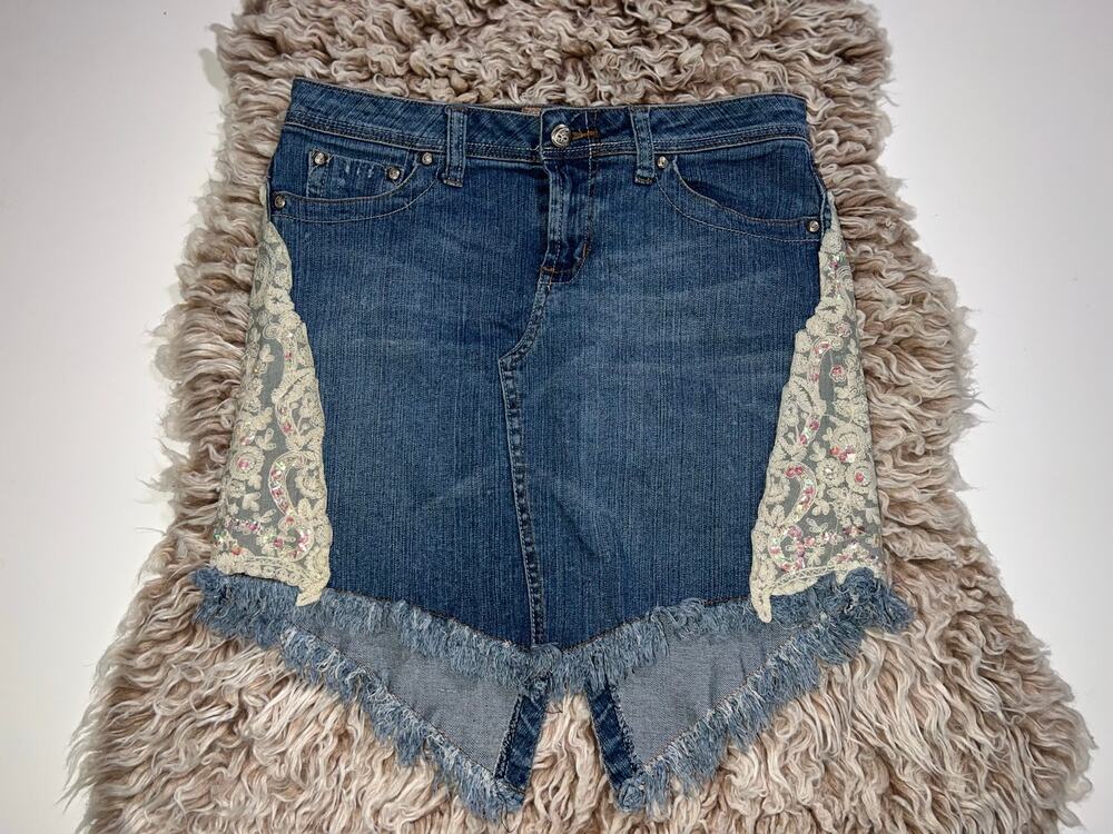 Candies women’s Y2K lace & jeans mini skirt